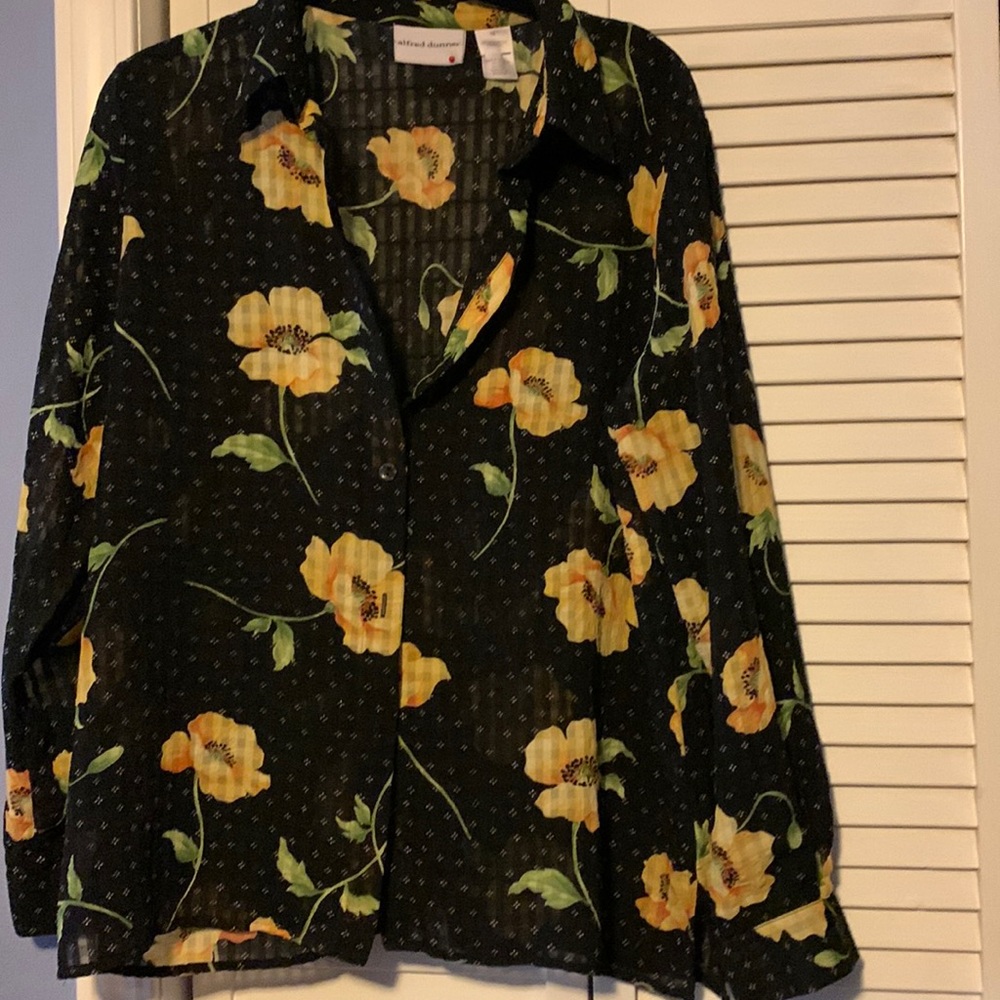 Alfred Dunner.  Beautiful Yellow Flower Blouse  Size 12